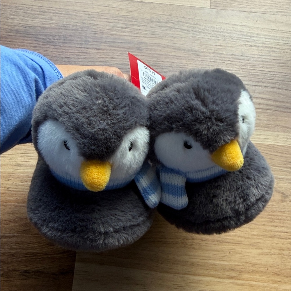 NWT kids Adorable Penguin Plush Slippers